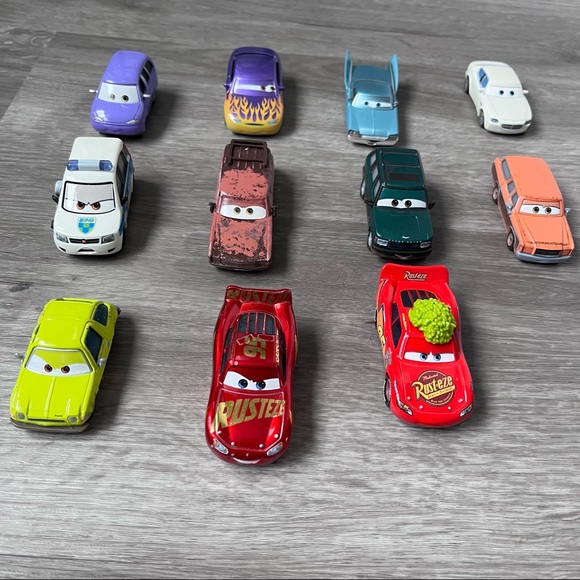 Disney Pixar Cars 11 Toy Car Lot!